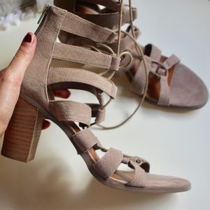 STEVE MADDEN LACE UP HEEL